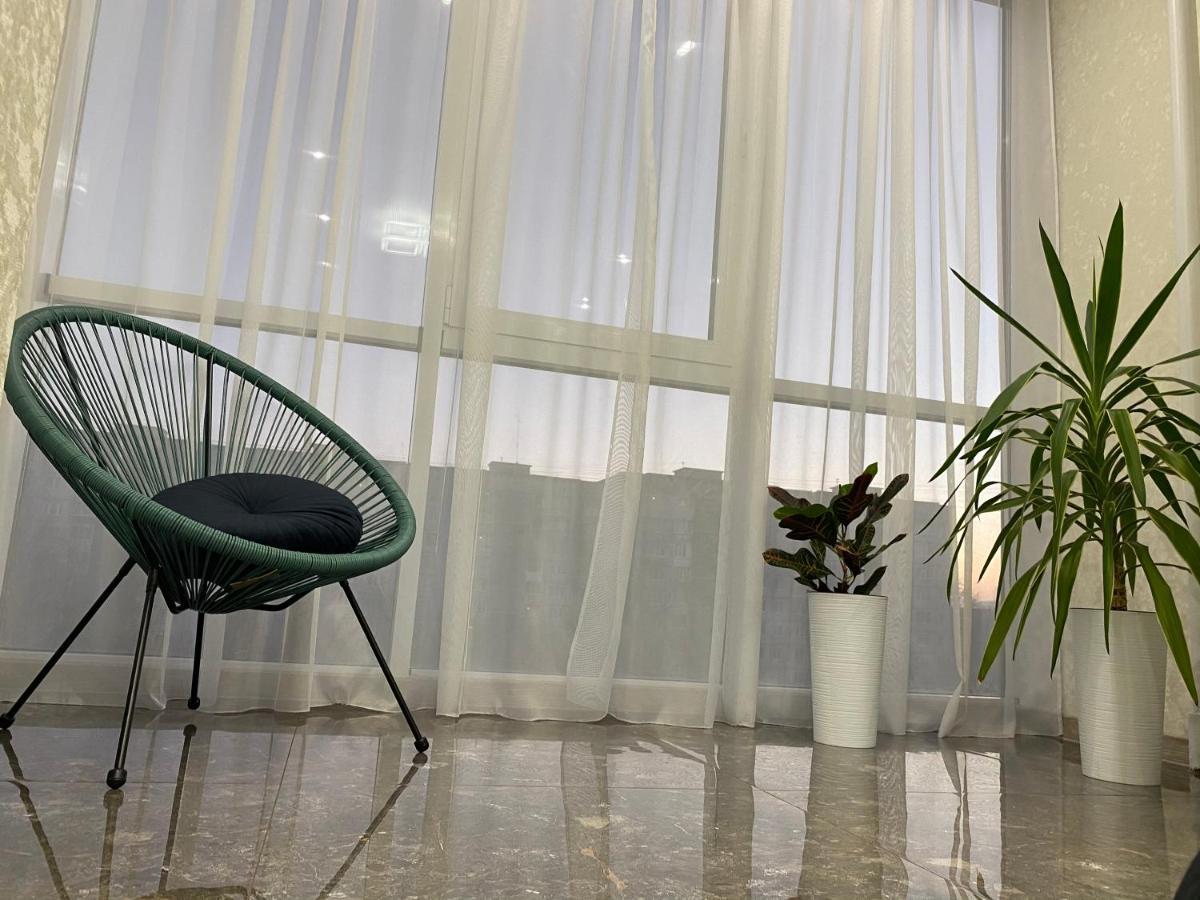 Люкс Апартаменти В Жкарена Та Жк Great House Ρίβνε Εξωτερικό φωτογραφία