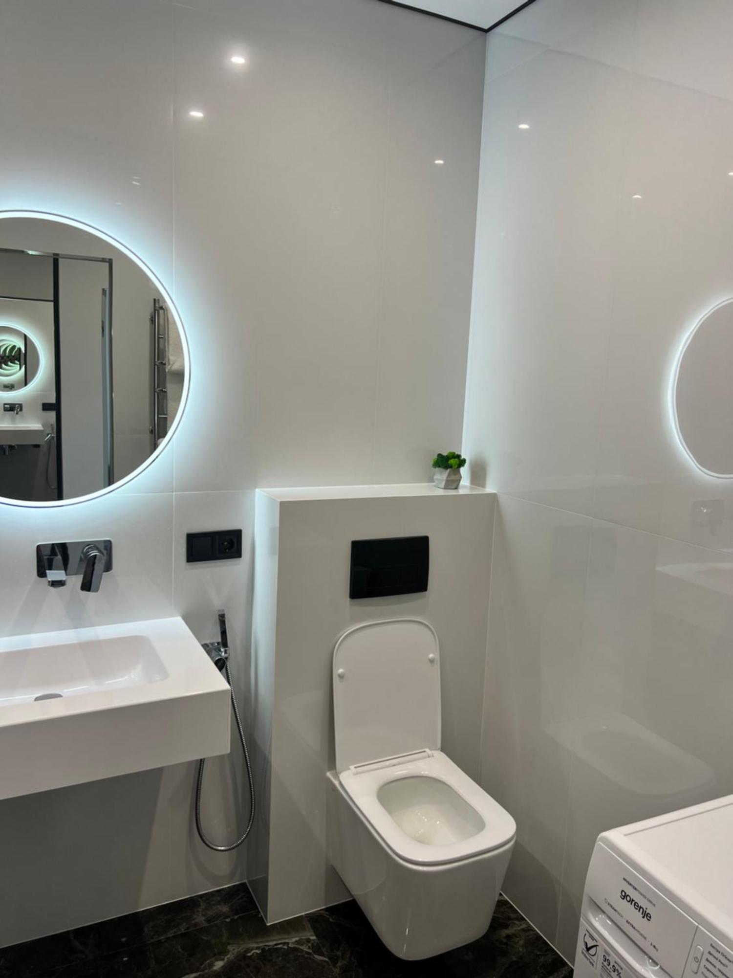 Люкс Апартаменти В Жкарена Та Жк Great House Ρίβνε Εξωτερικό φωτογραφία
